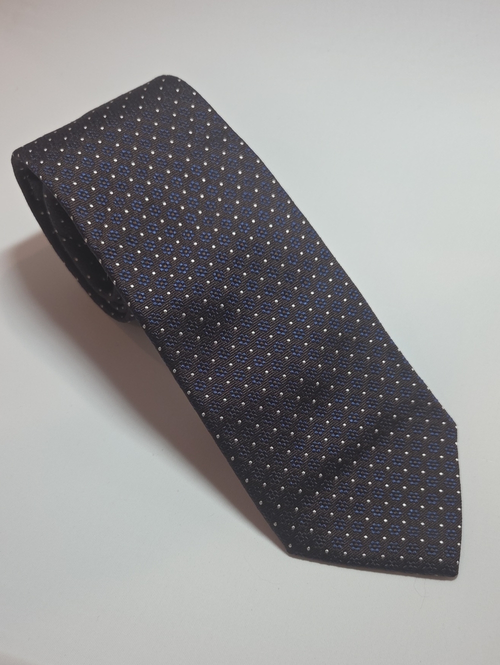 Suitsupply Mens Dark Brown 100% Italian Silk Tie w/ Blue Floral Micro Pattern 3"